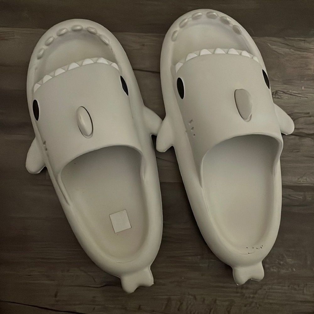 15-20 dollar shark slides